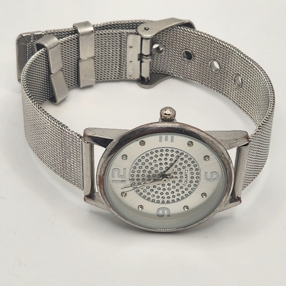 Quartz Silver Mesh Strap Men's Watch - Picture 2 of 6